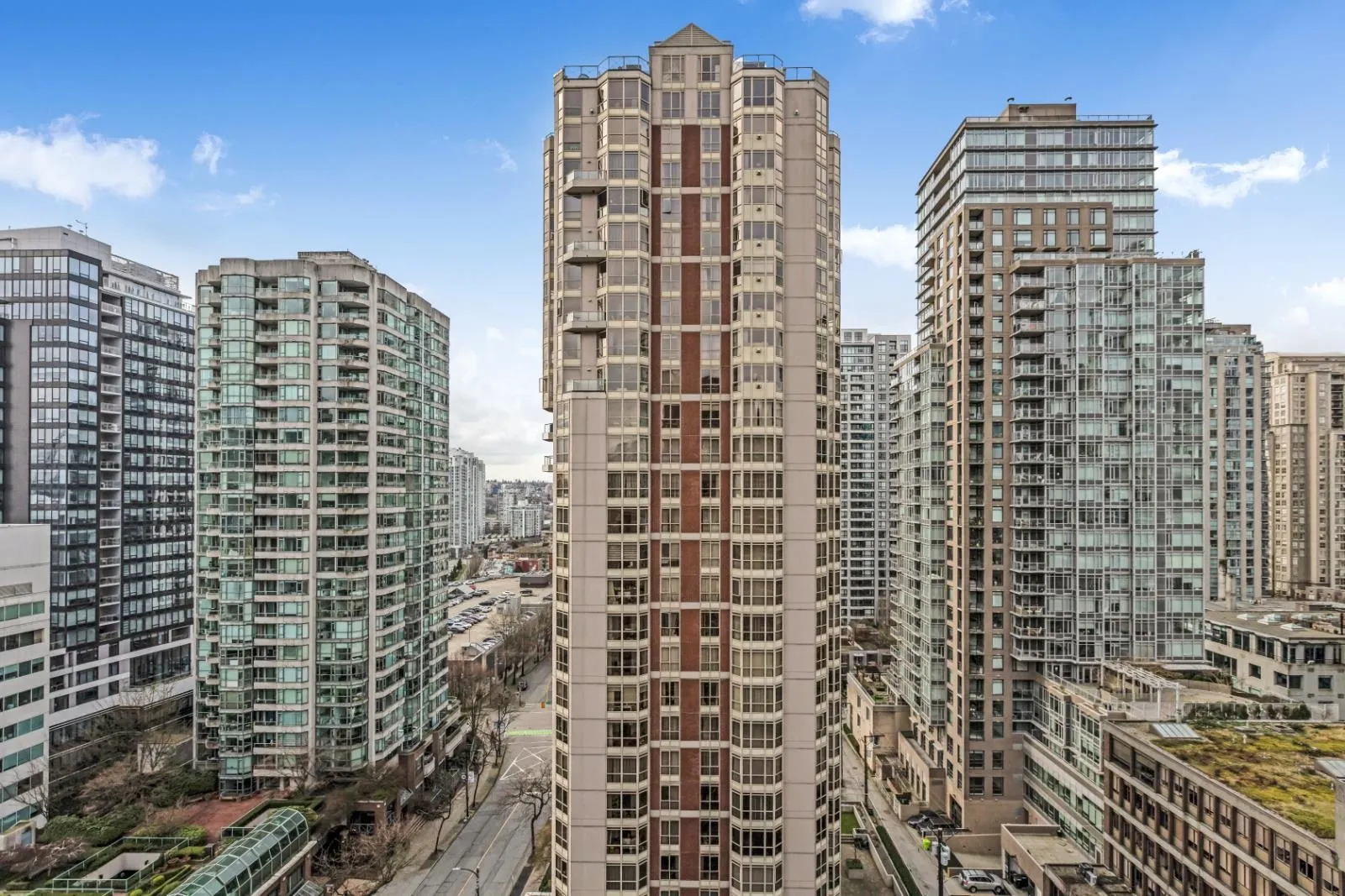 1404 819 Hamilton Street