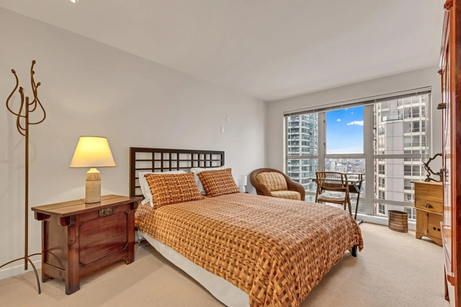 1404 819 Hamilton Street