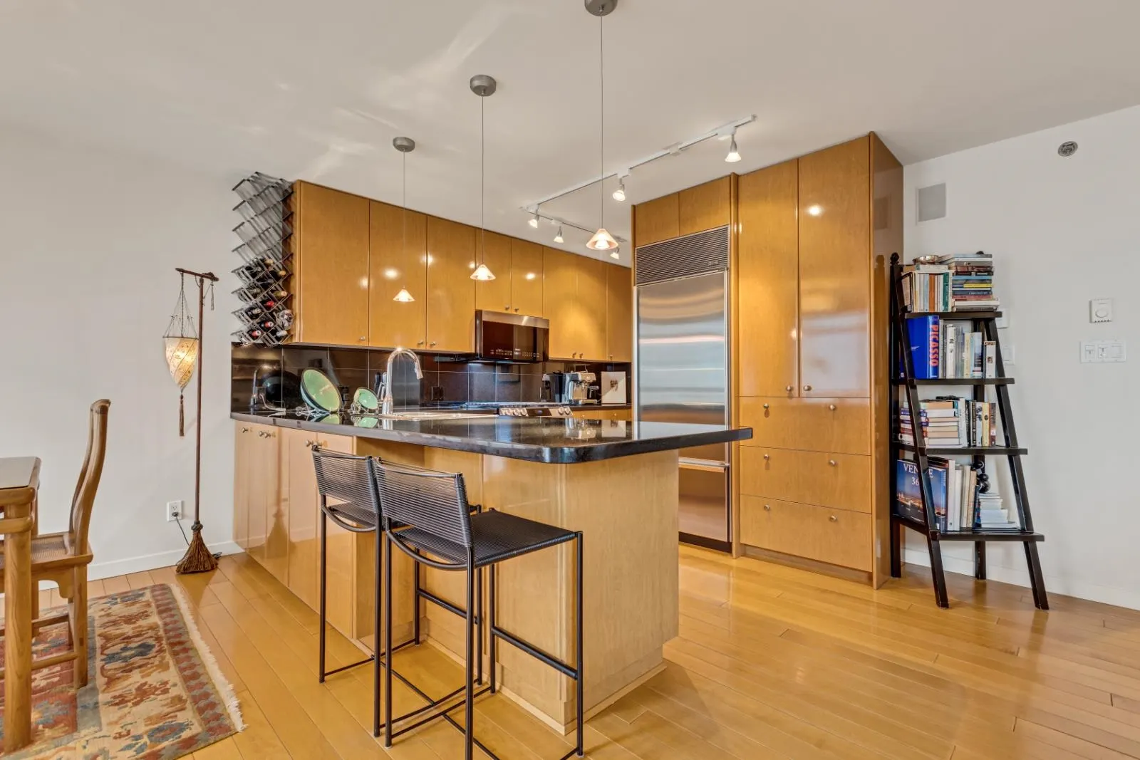 1404 819 Hamilton Street