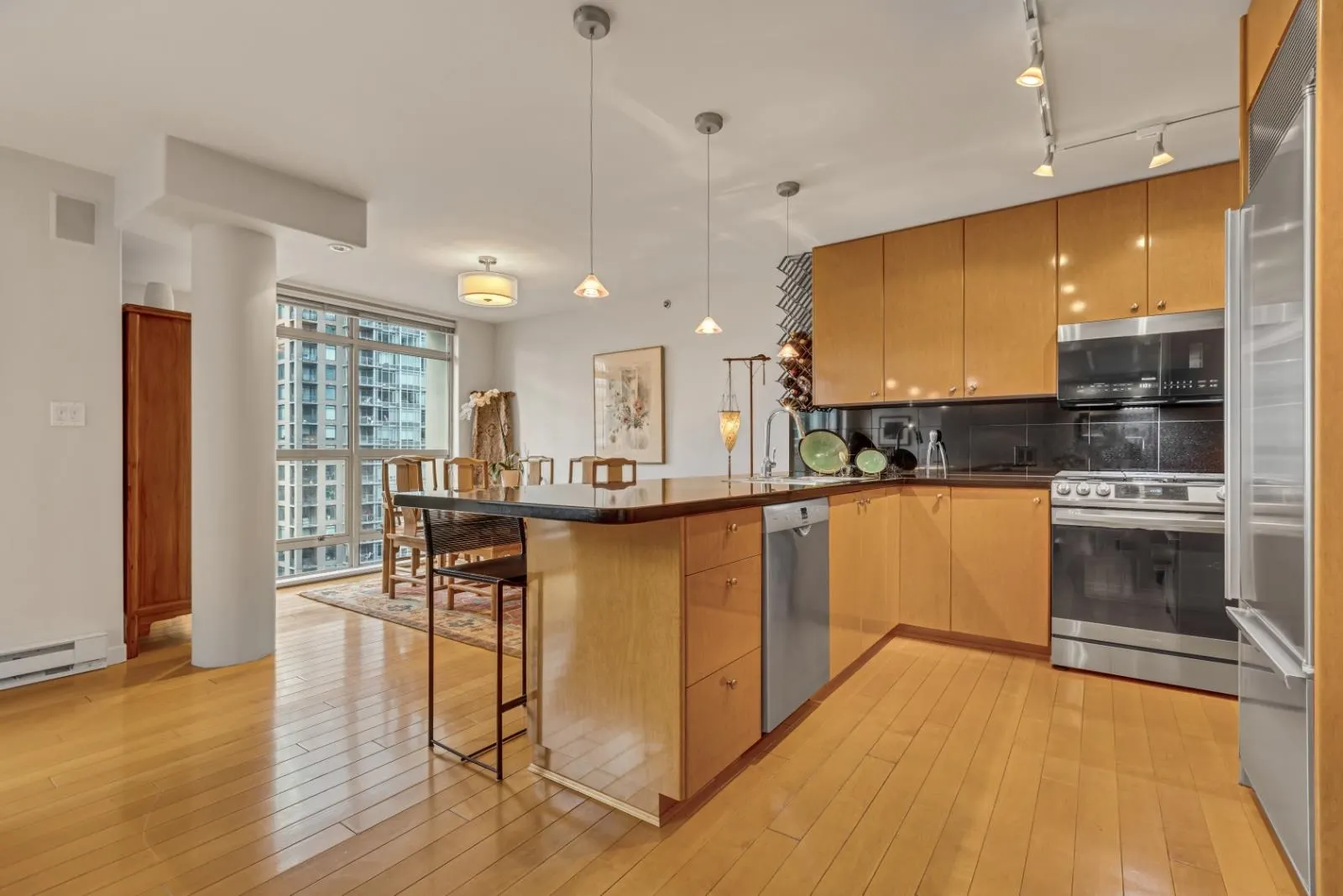 1404 819 Hamilton Street