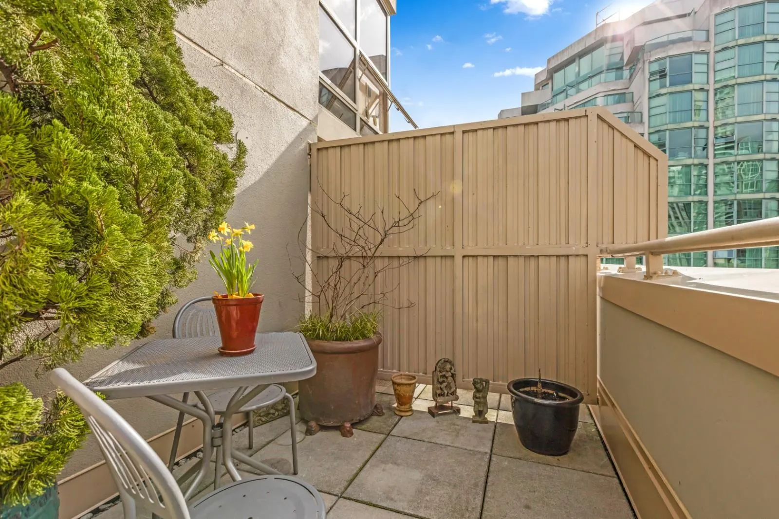 1404 819 Hamilton Street