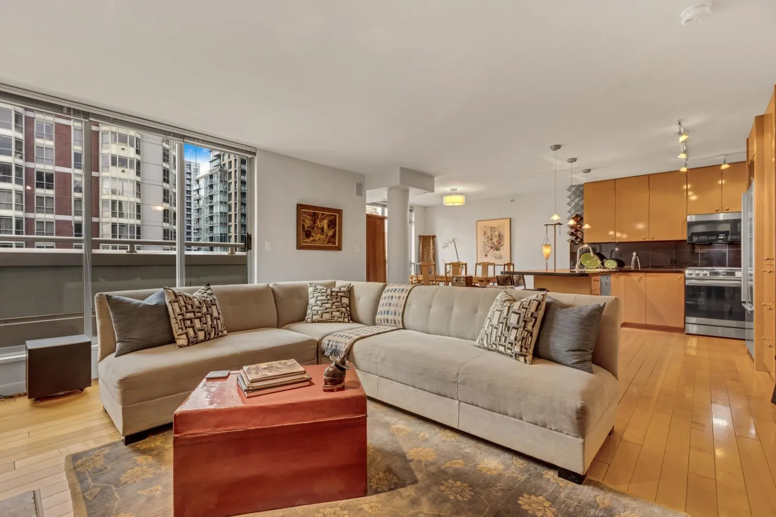 1404 819 Hamilton Street