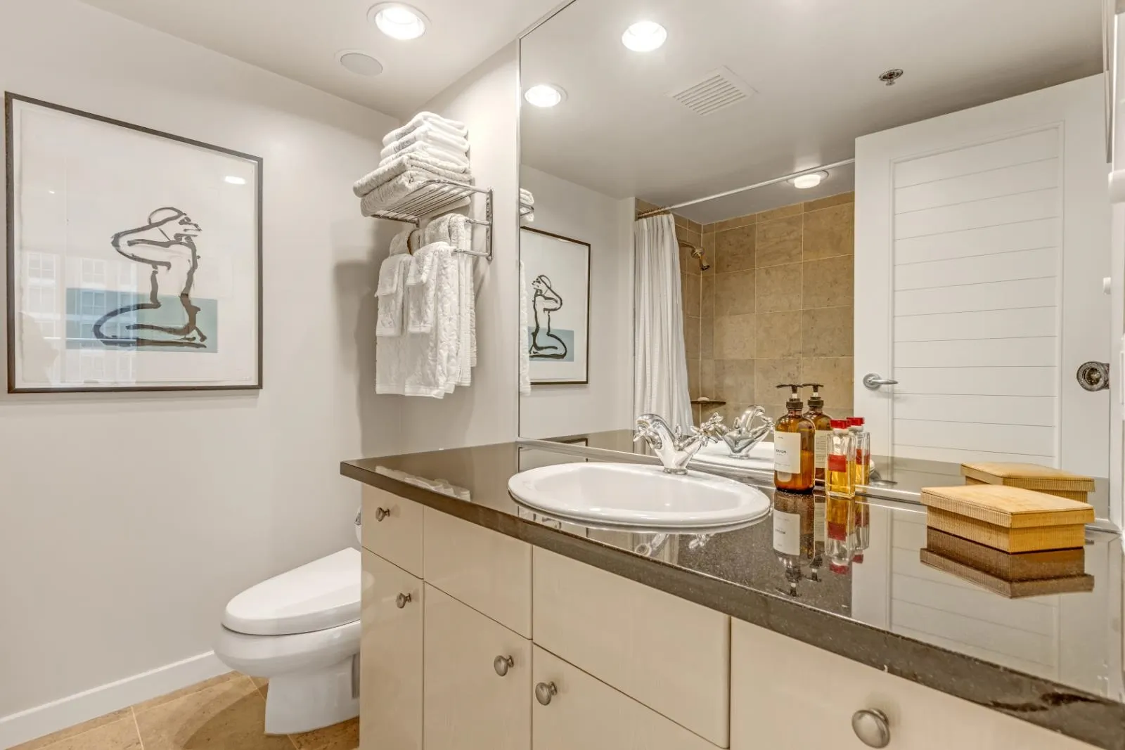 1404 819 Hamilton Street