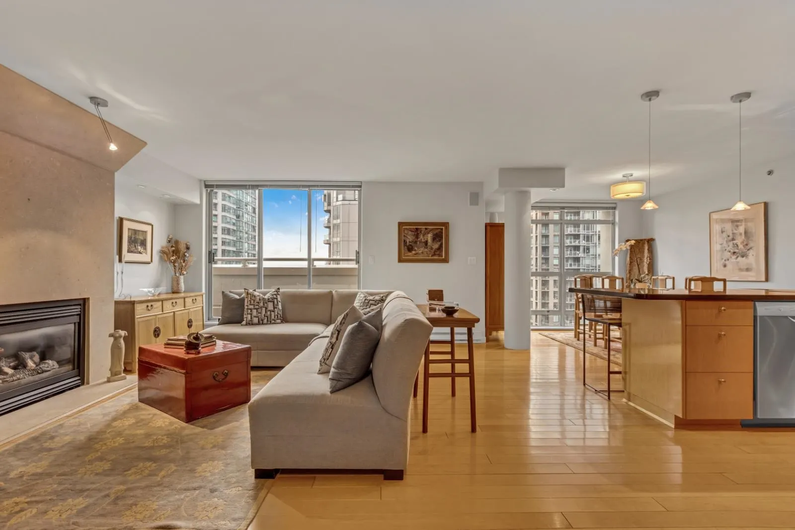 1404 819 Hamilton Street