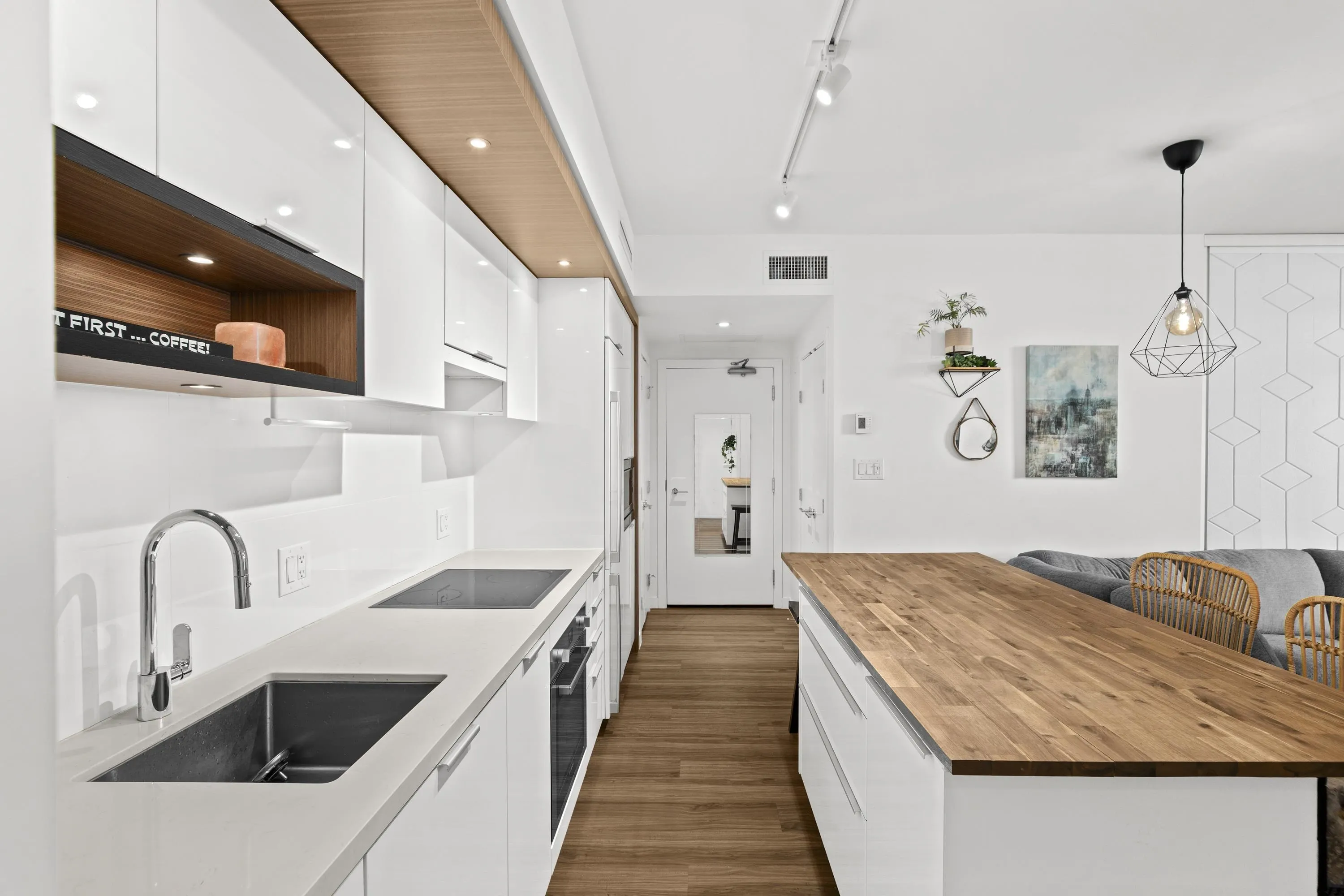 101 1661 Quebec Street