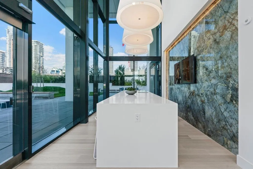 1905 2425 Alpha Avenue