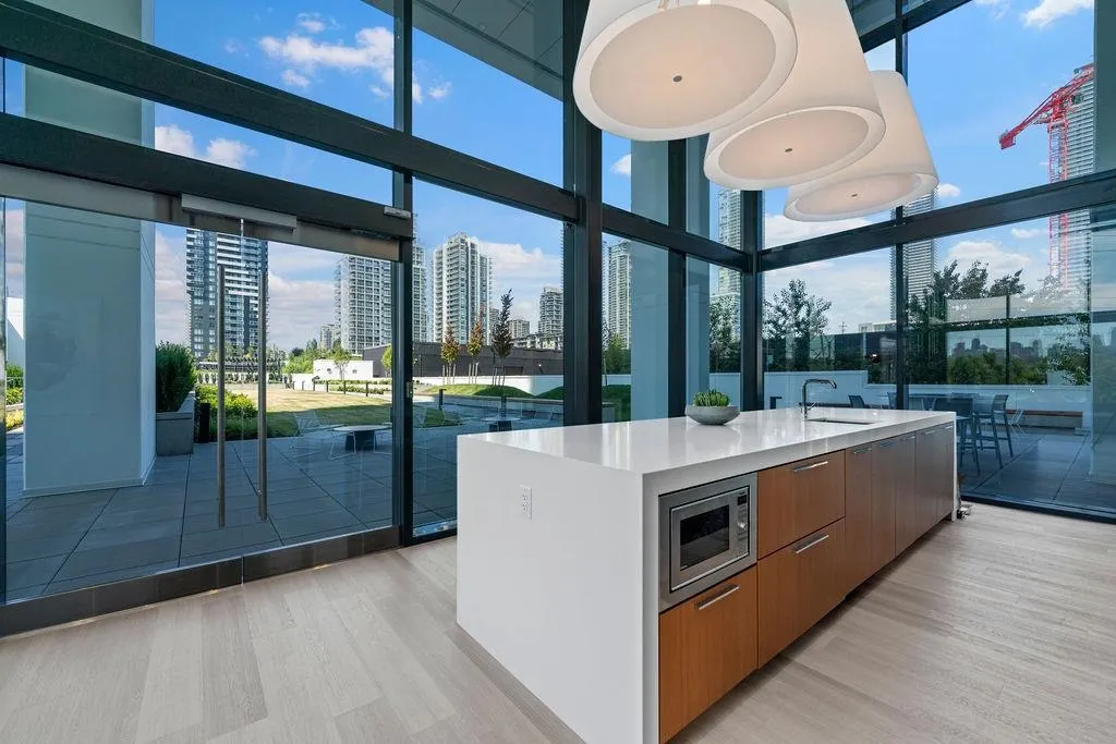 1905 2425 Alpha Avenue