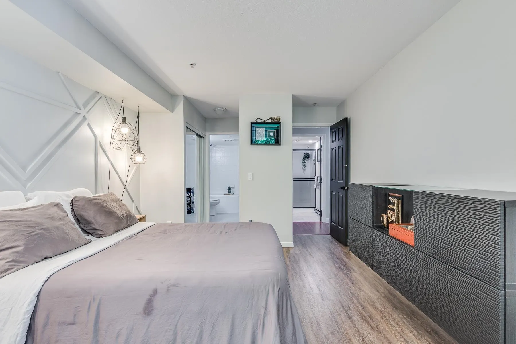 212 22233 River Road
