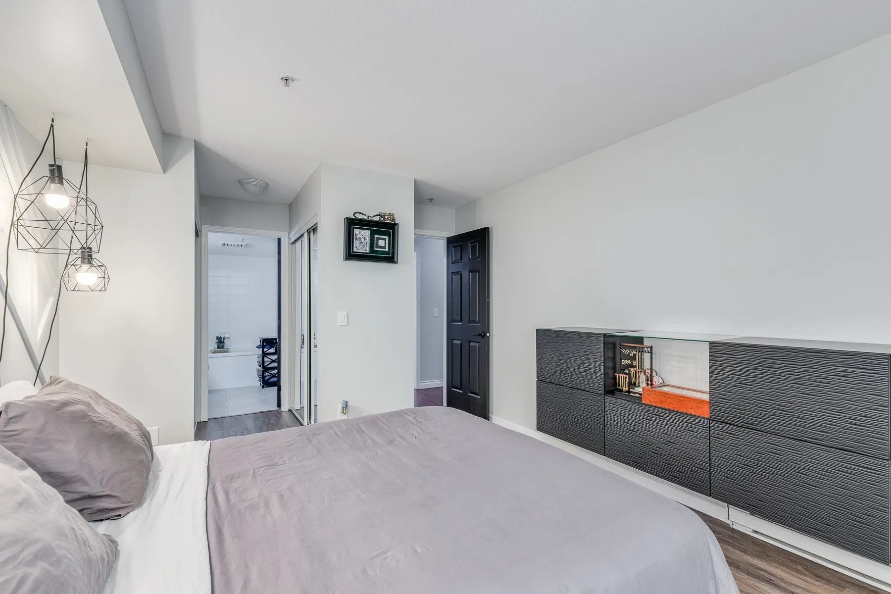 212 22233 River Road