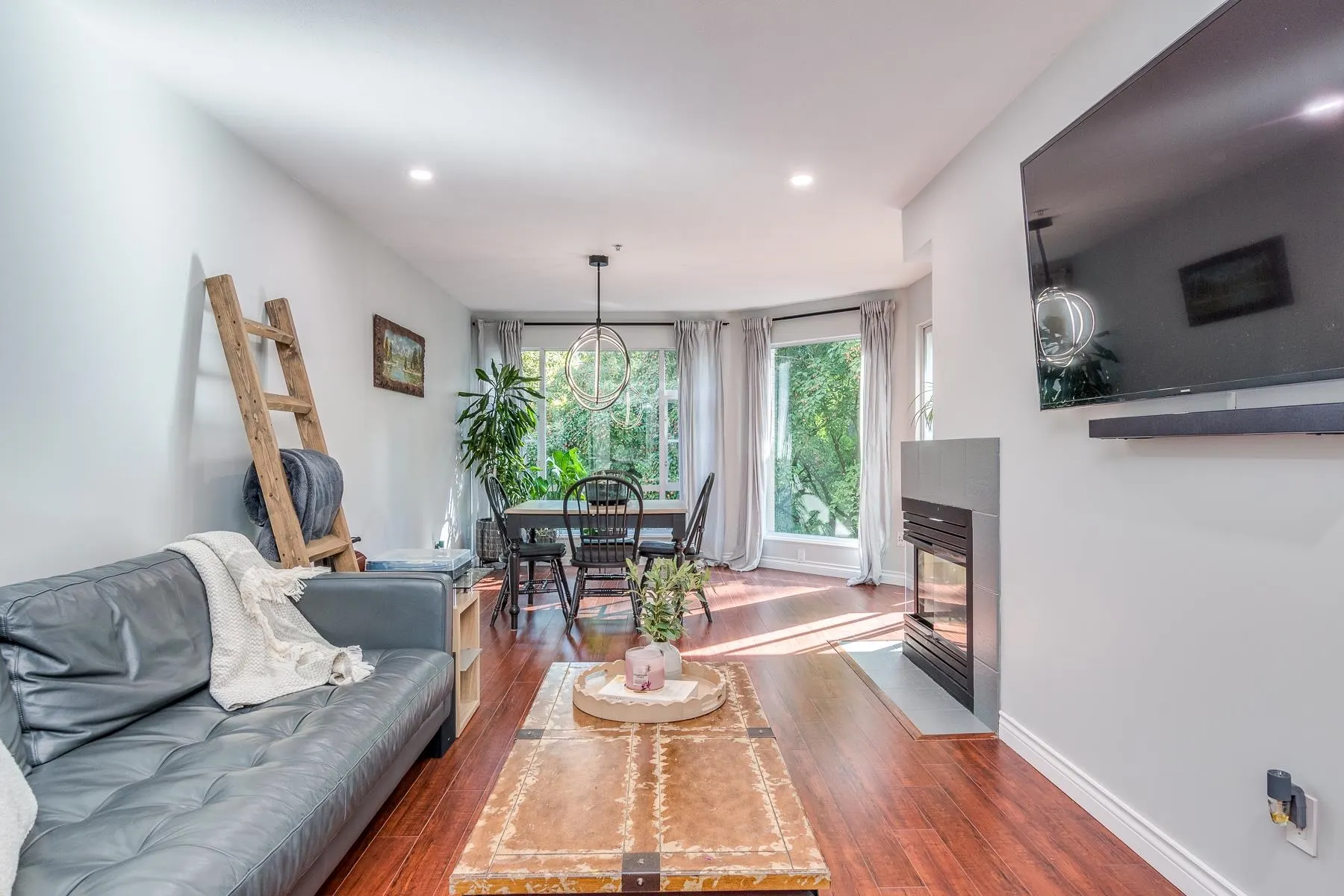212 22233 River Road