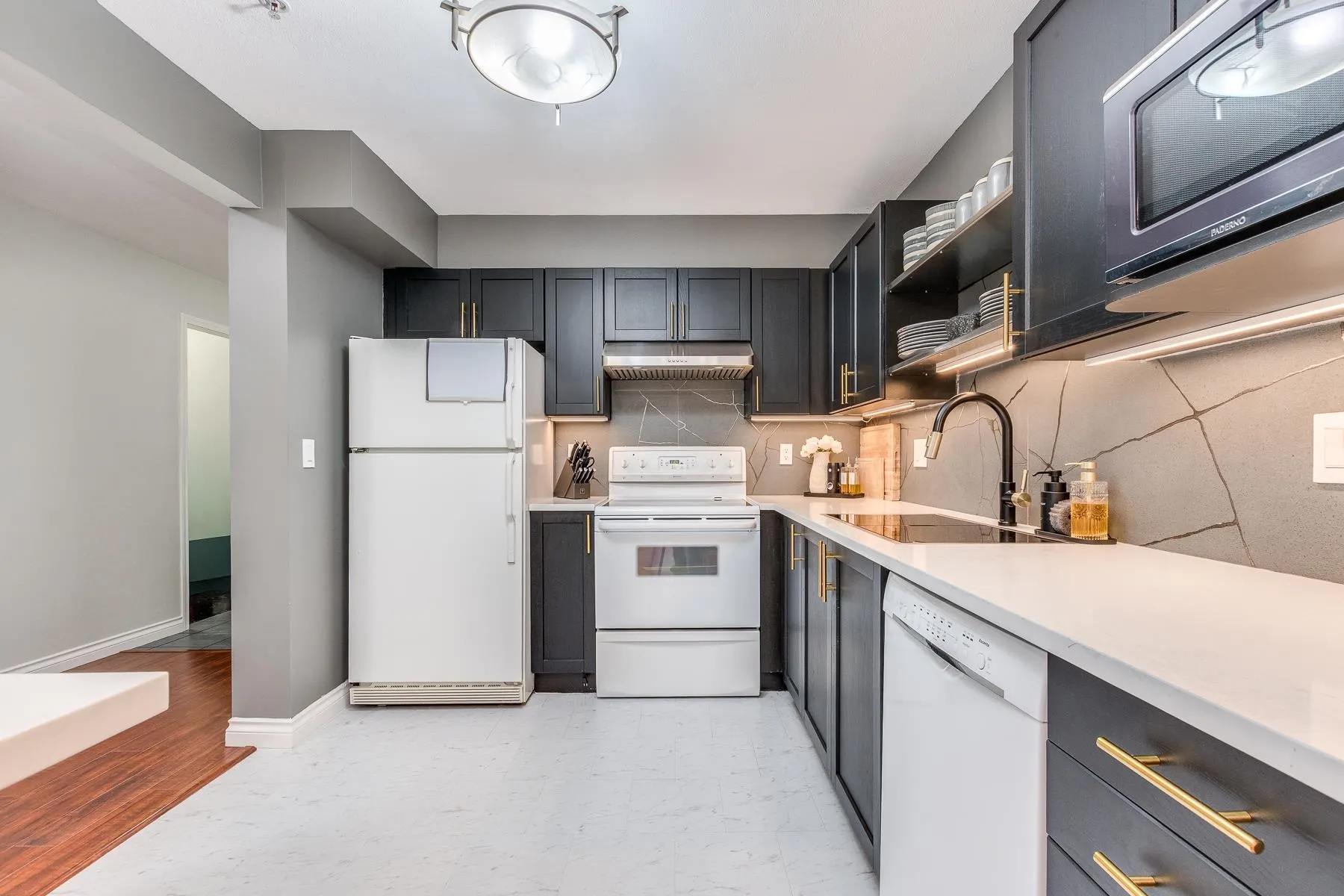 212 22233 River Road