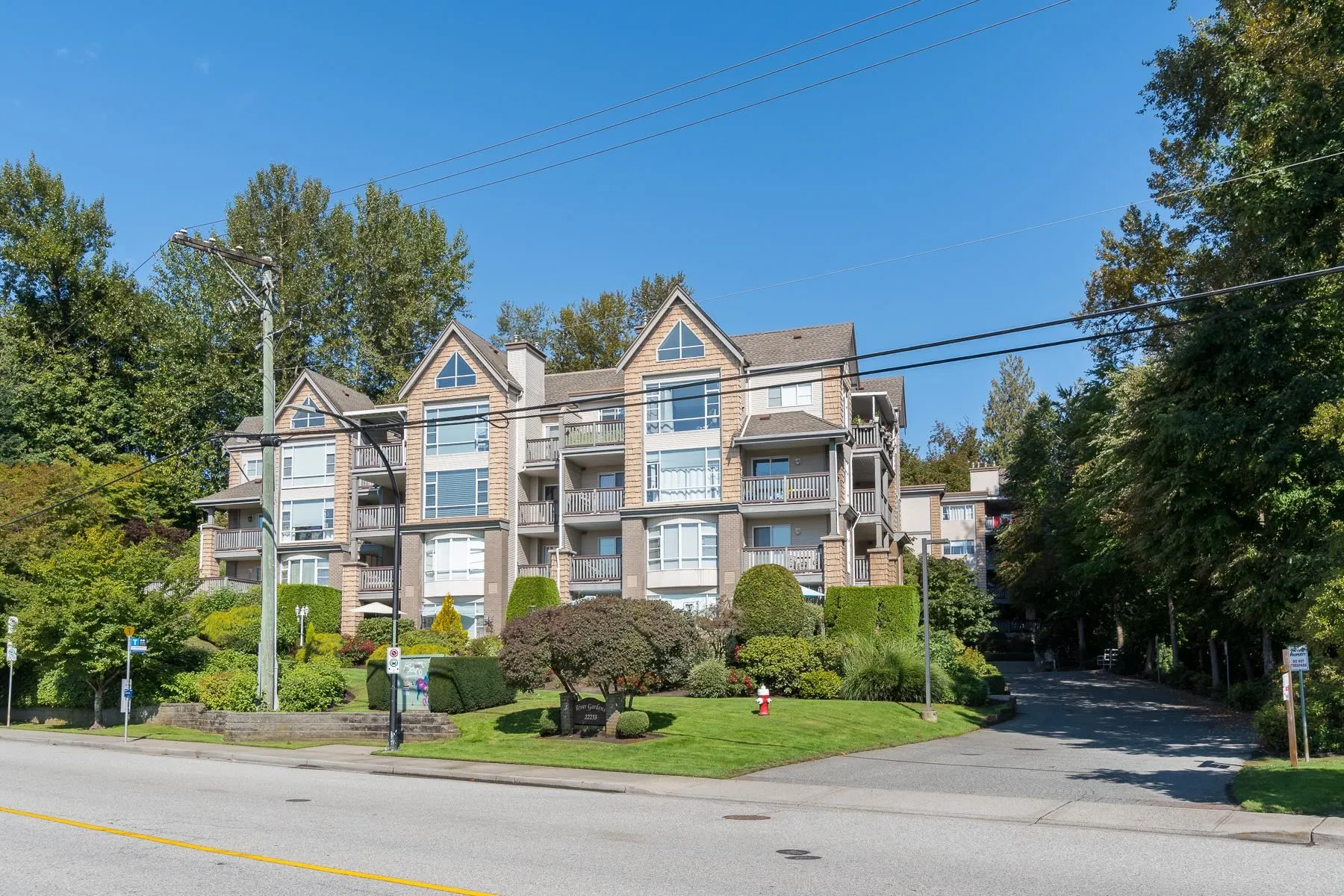 212 22233 River Road