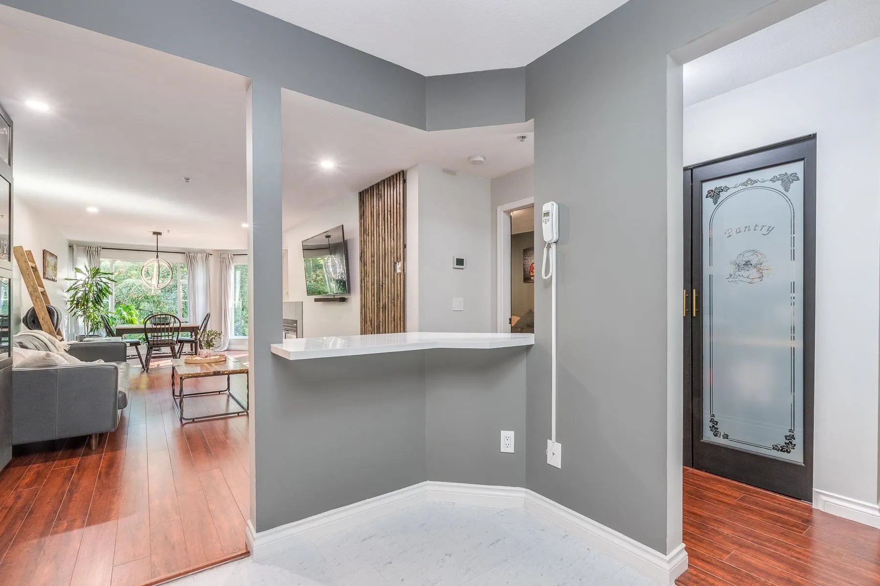 212 22233 River Road
