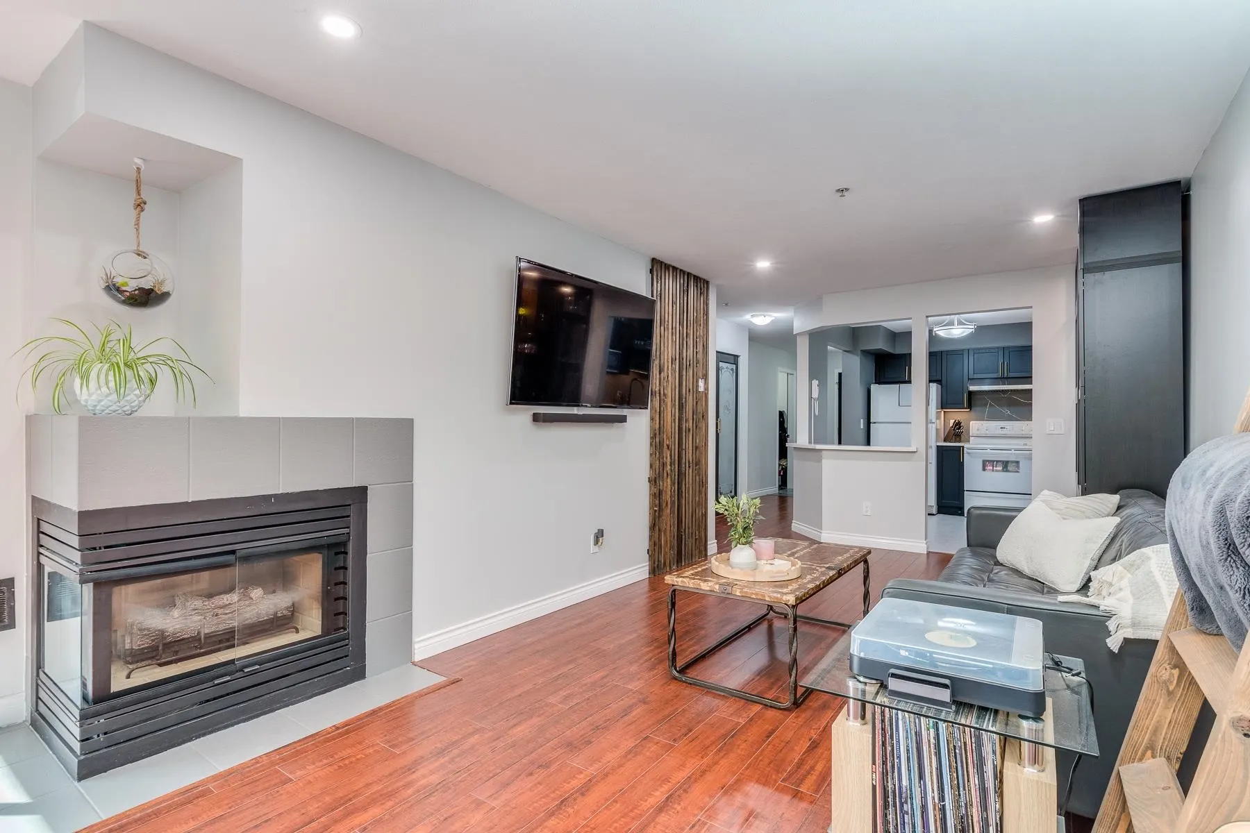 212 22233 River Road