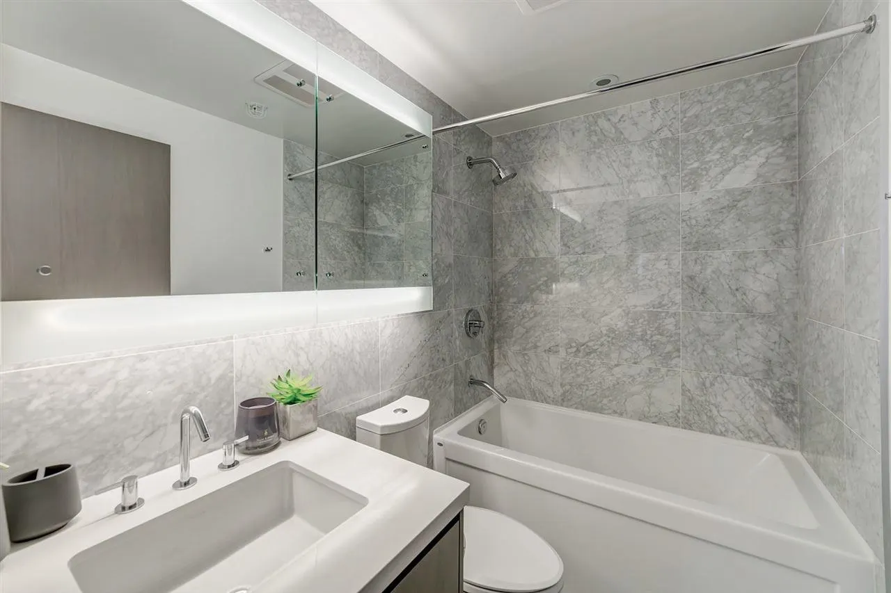 608 68 Smithe Street