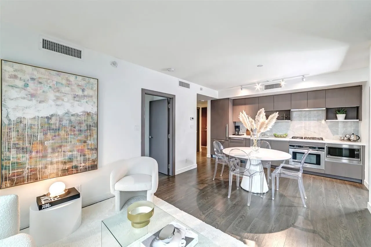 608 68 Smithe Street