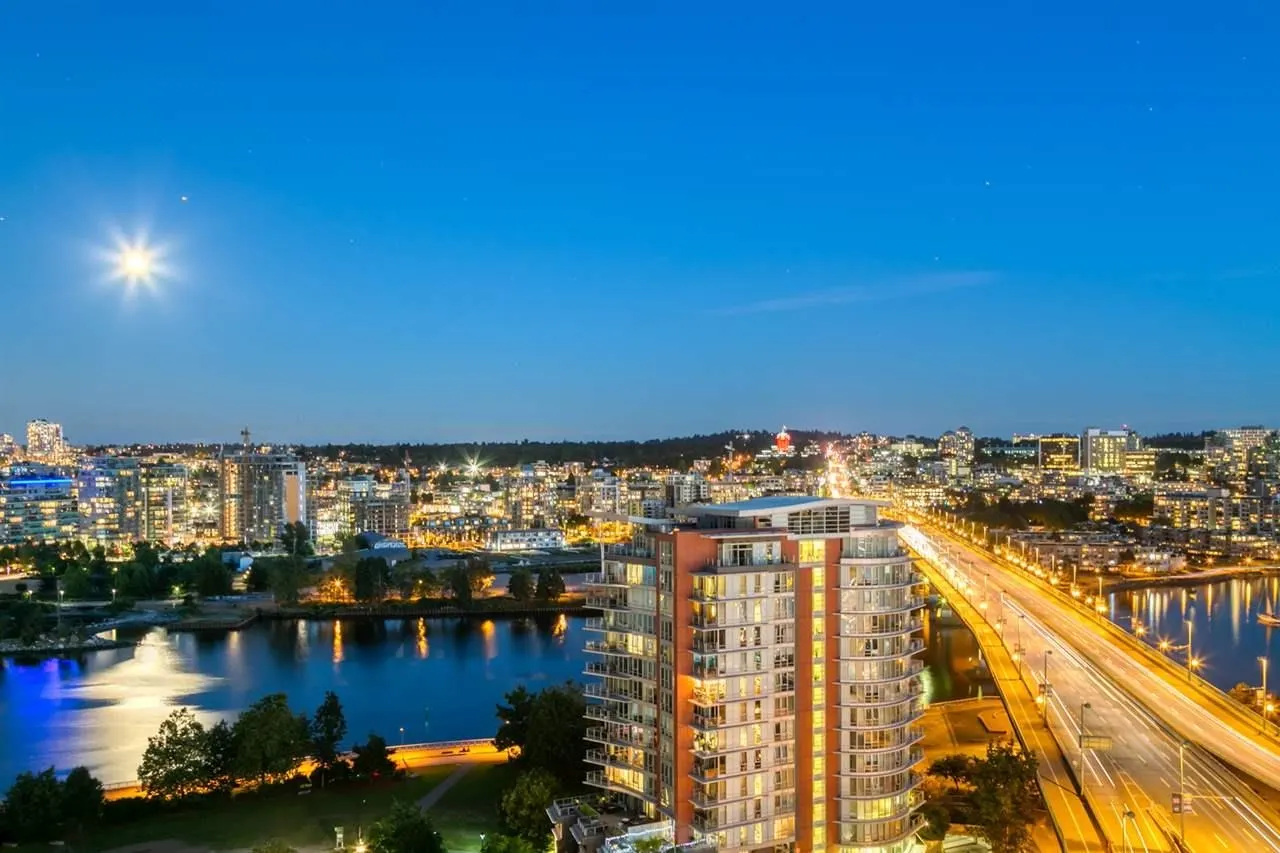 608 68 Smithe Street