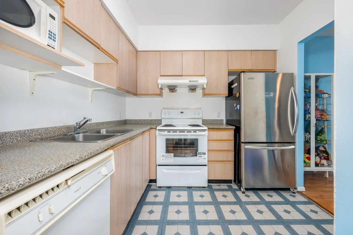 808 8871 Lansdowne Road