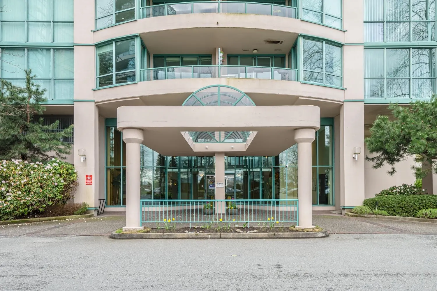 808 8871 Lansdowne Road