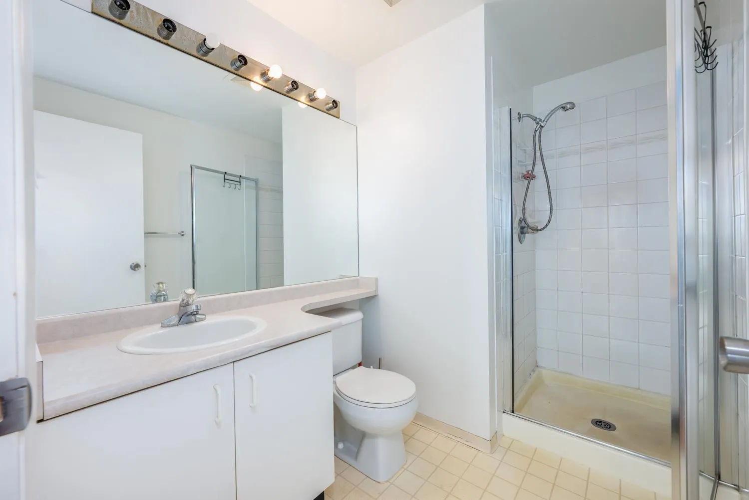 808 8871 Lansdowne Road