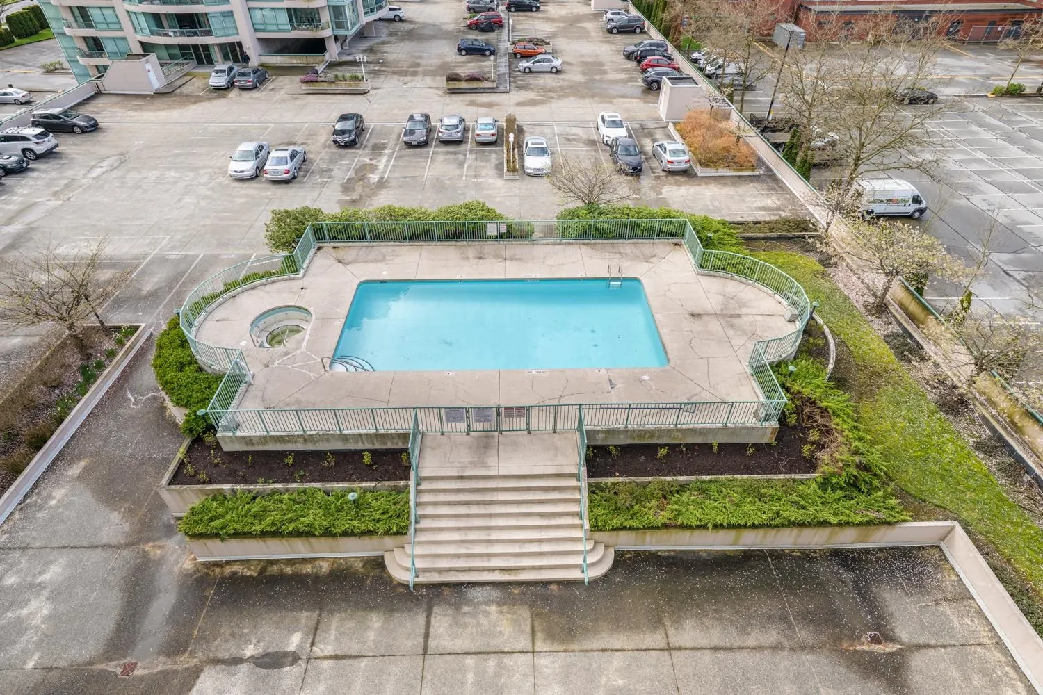 808 8871 Lansdowne Road