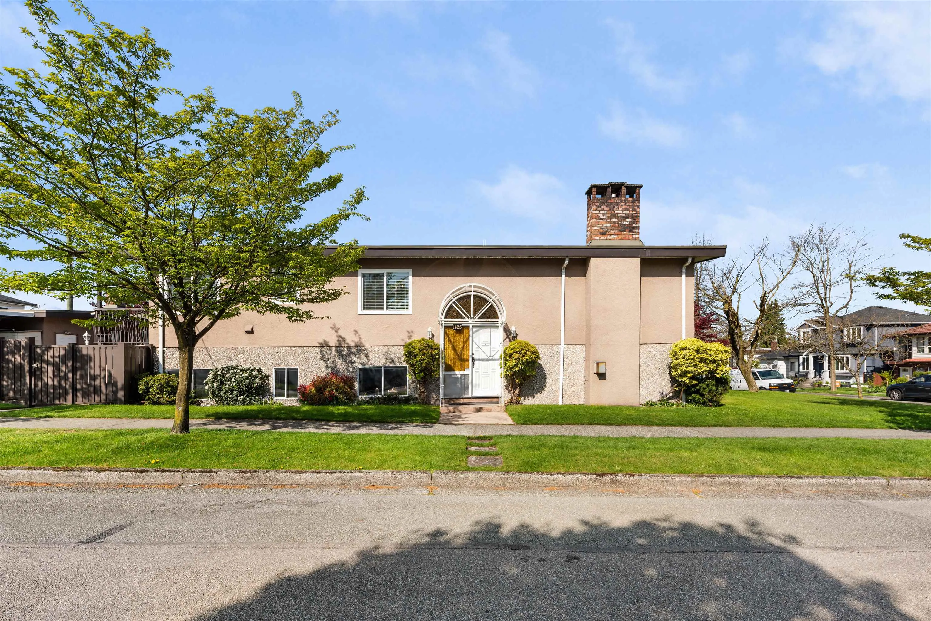 1425 Slocan Street