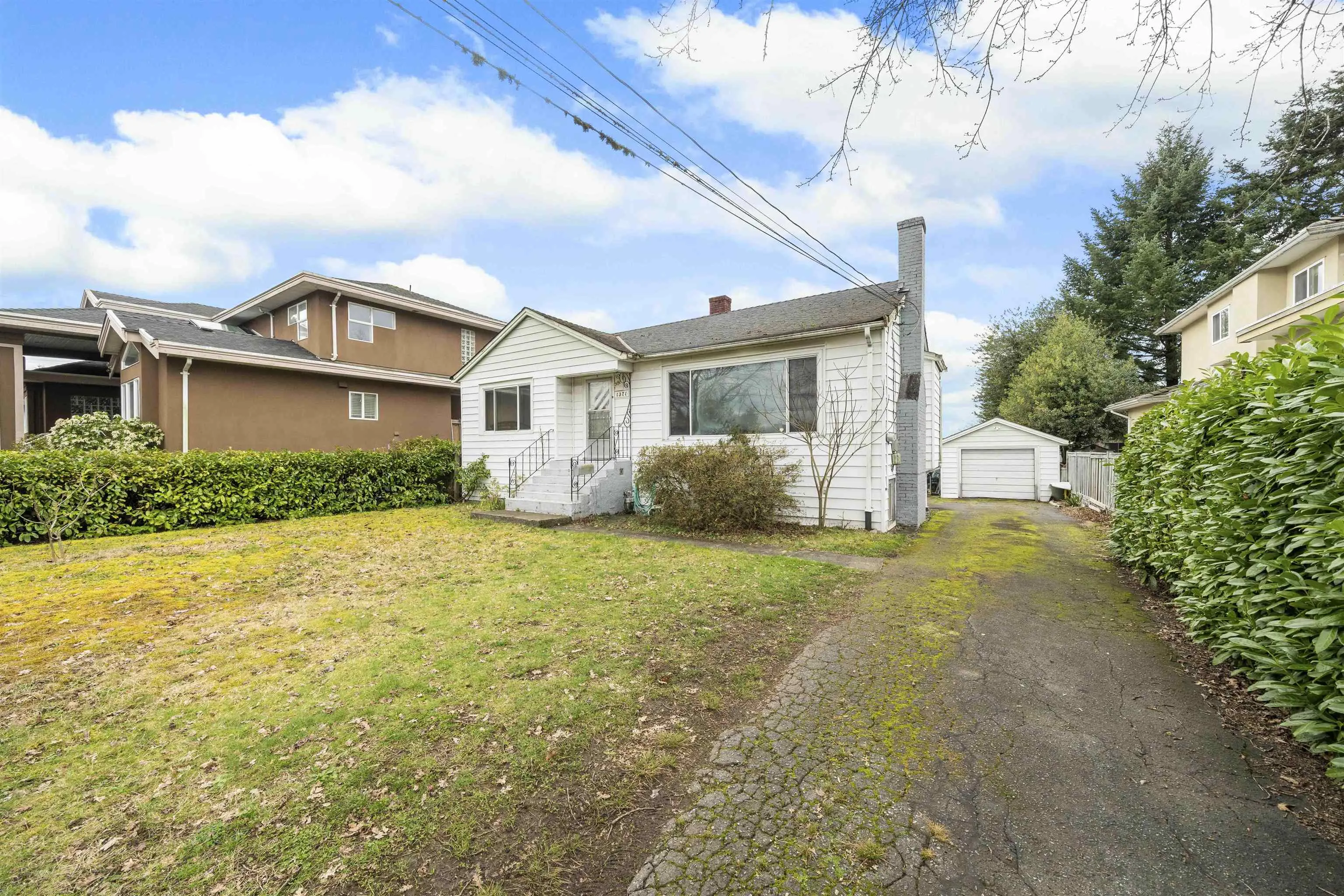 1371 Duthie Avenue