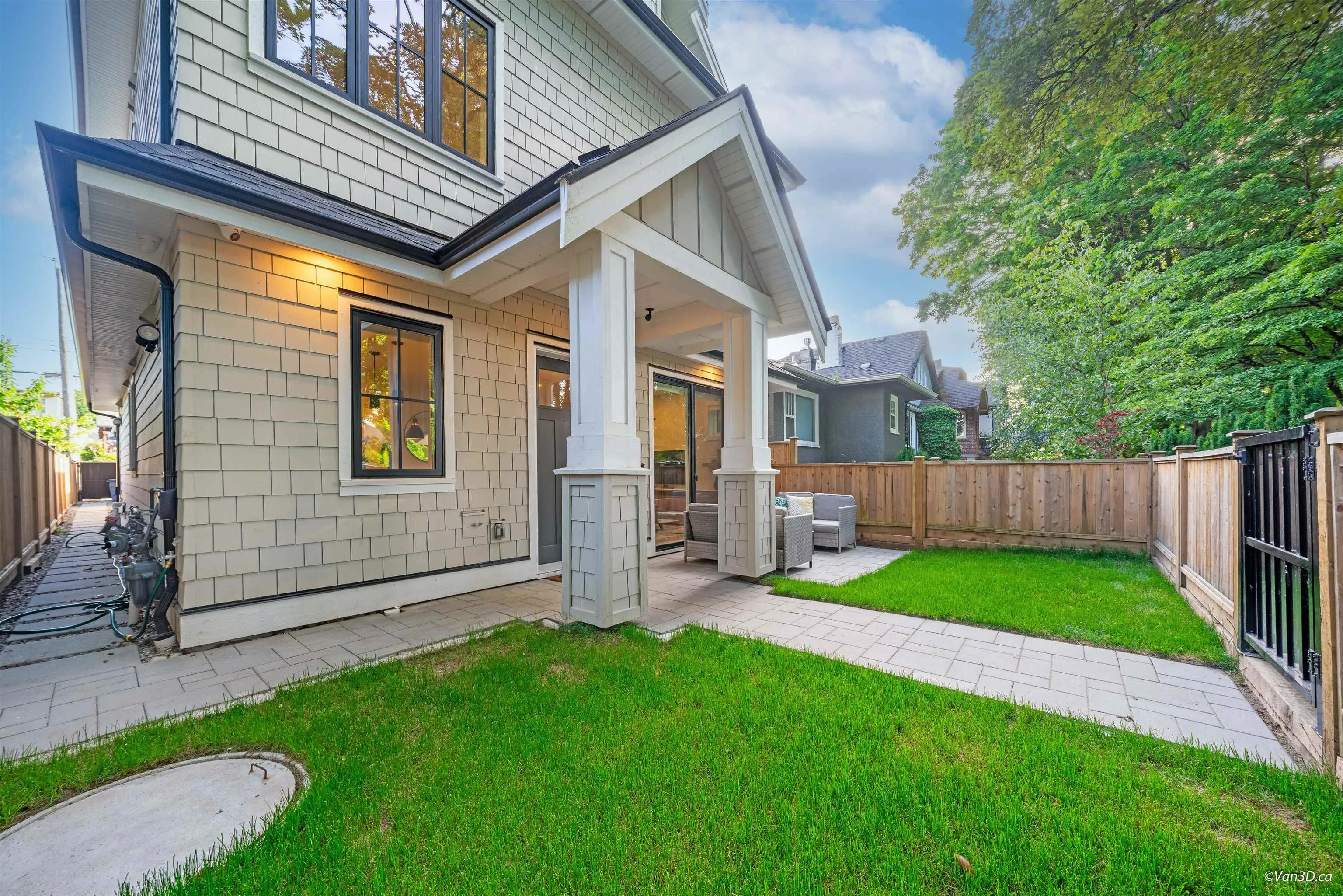 2558 William Street