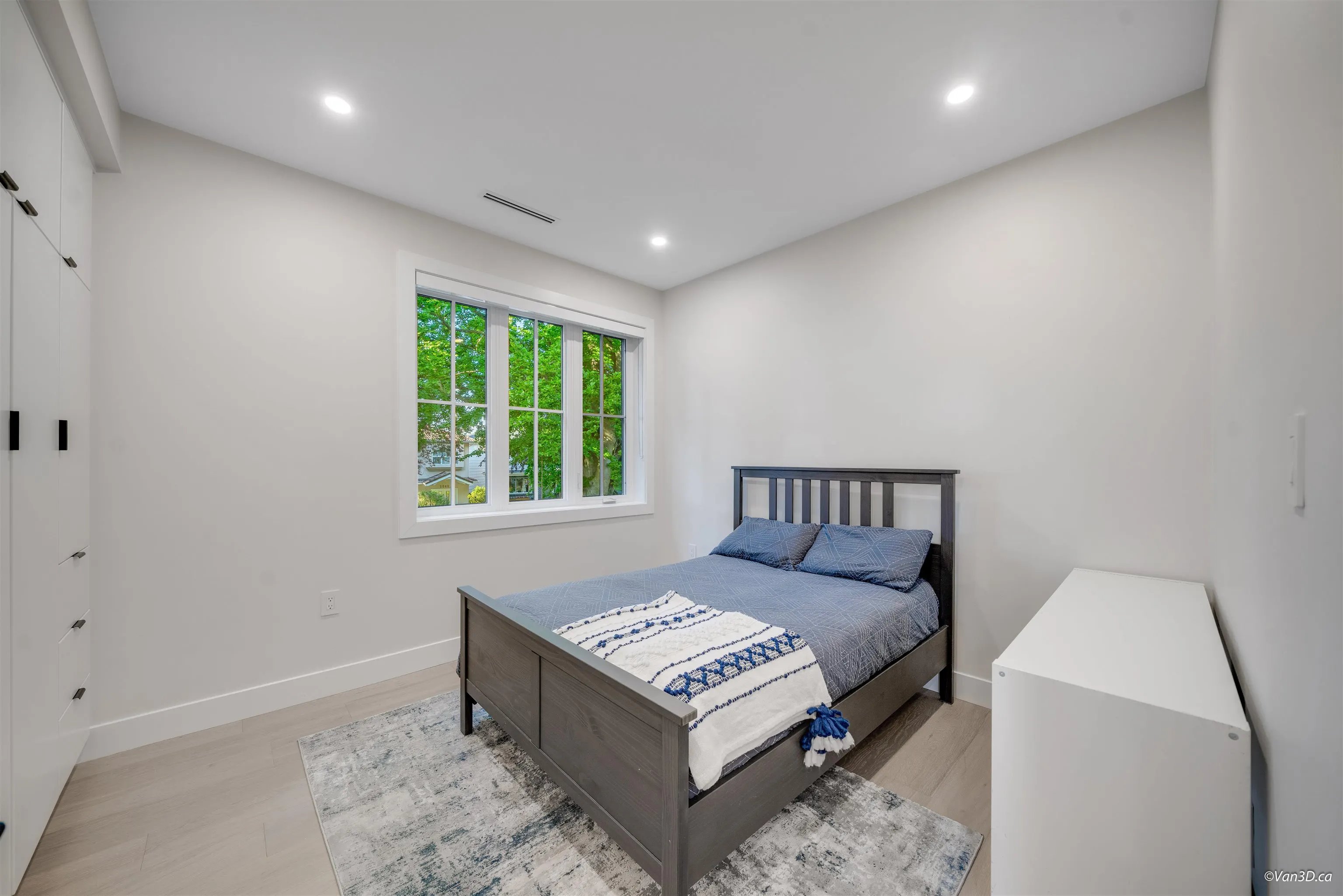 2558 William Street
