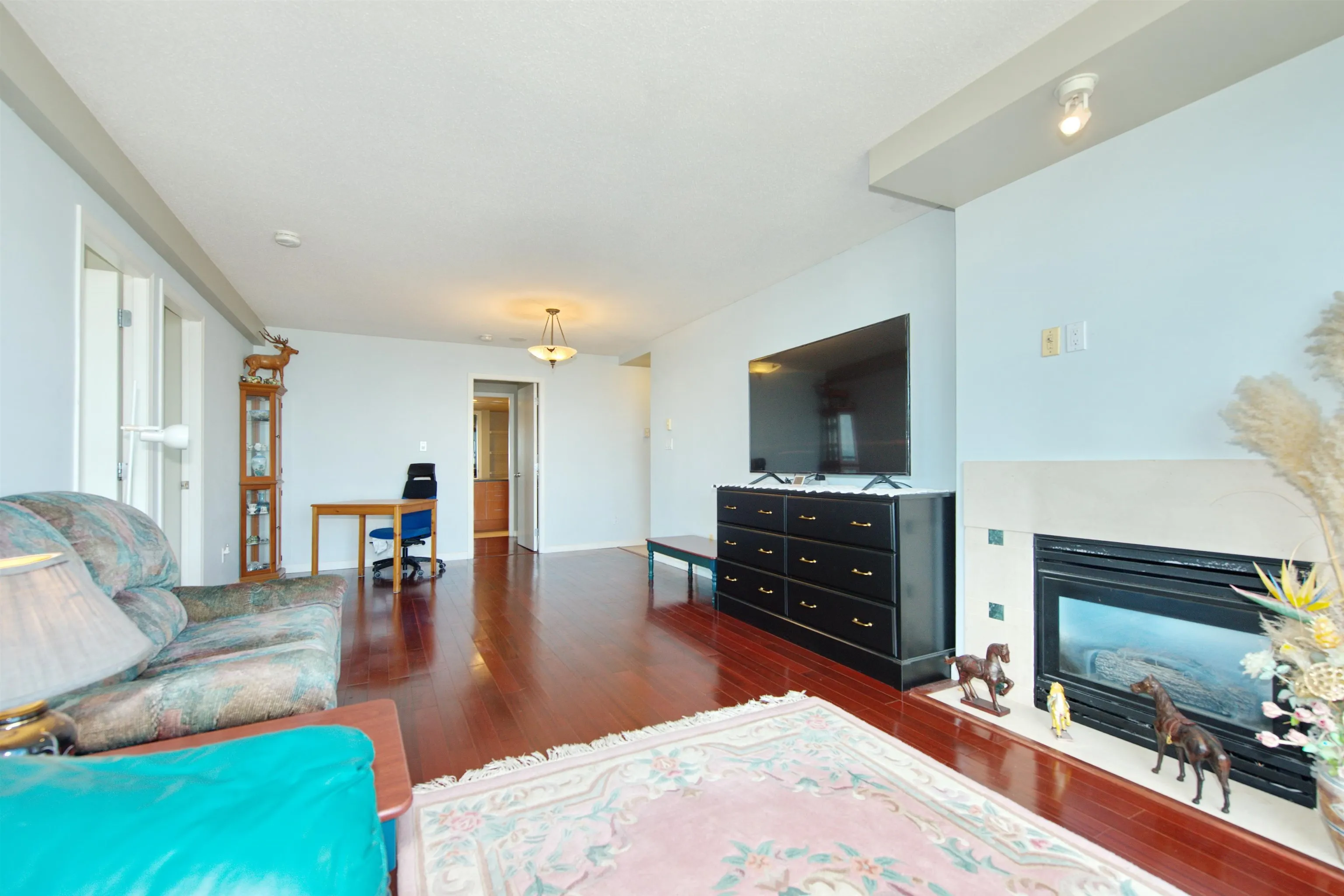 1908 4888 Hazel Street