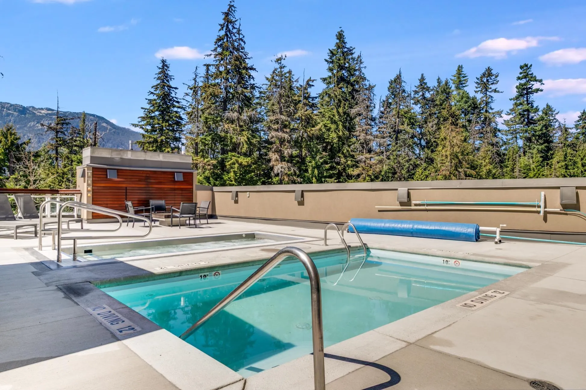417 4557 Blackcomb Way