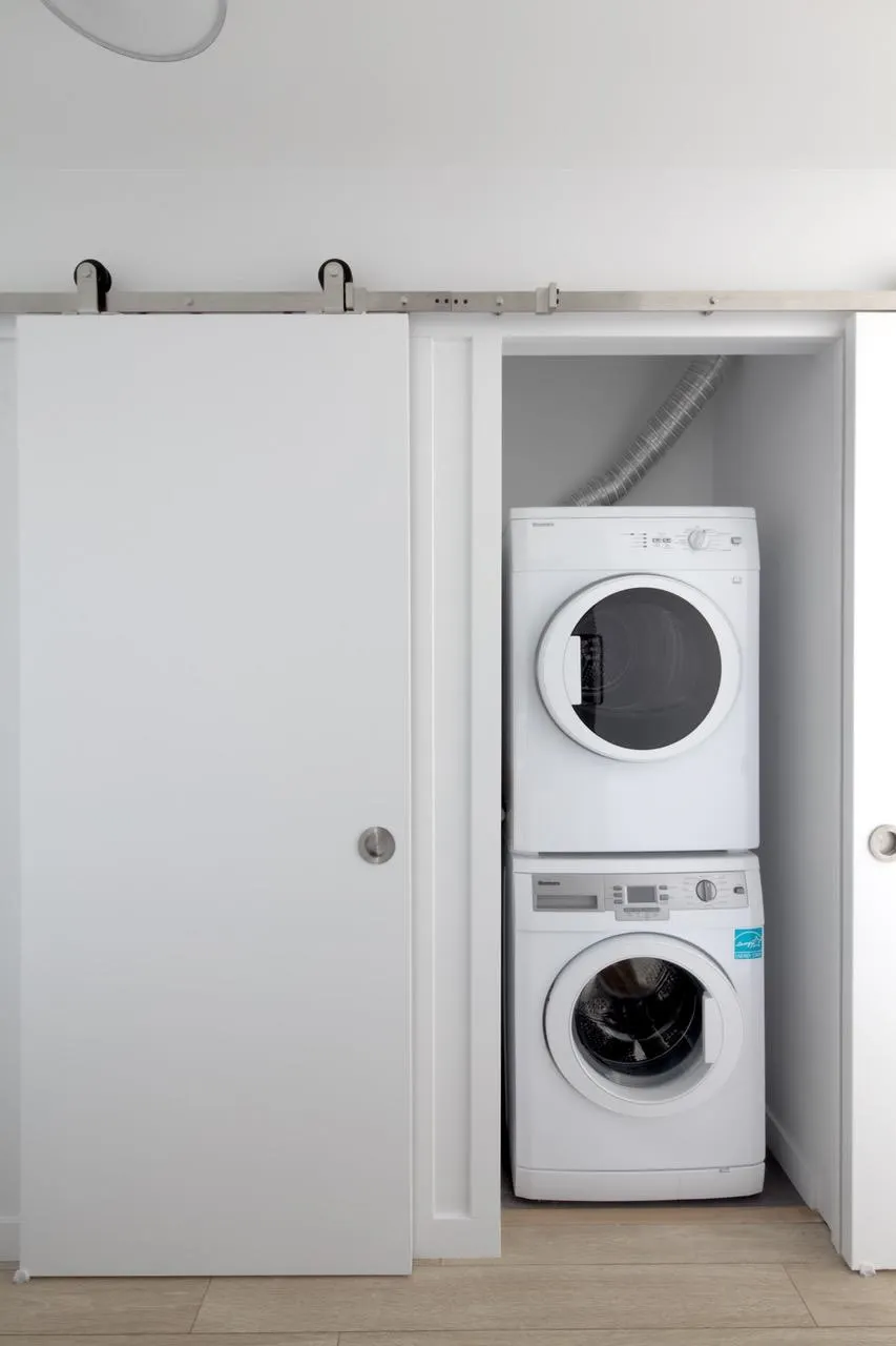 PH8 955 E Hastings Street