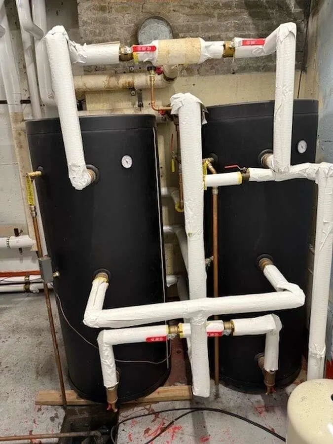 410 1975 Pendrell Street