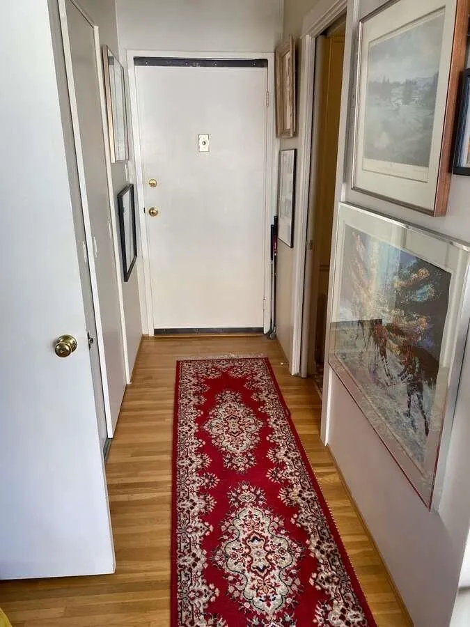 410 1975 Pendrell Street