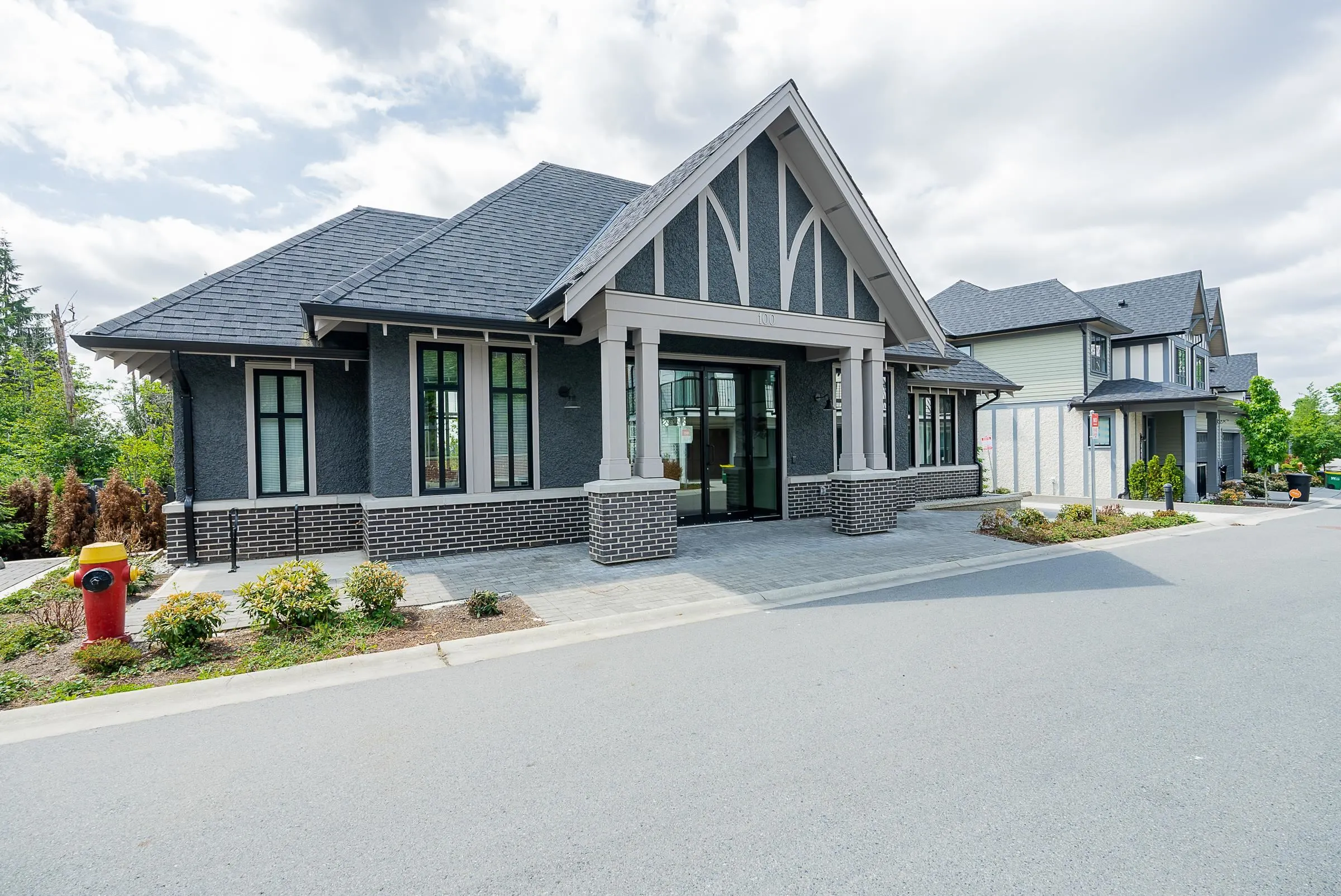 140 3500 Burke Village Promenade