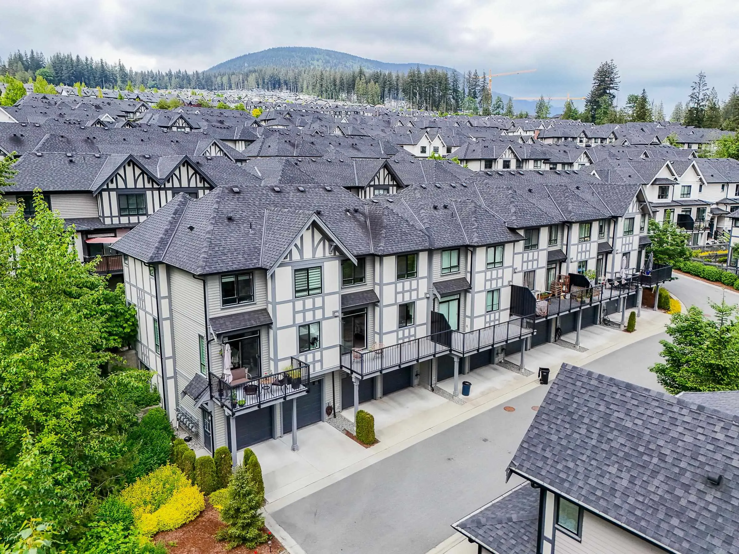 140 3500 Burke Village Promenade