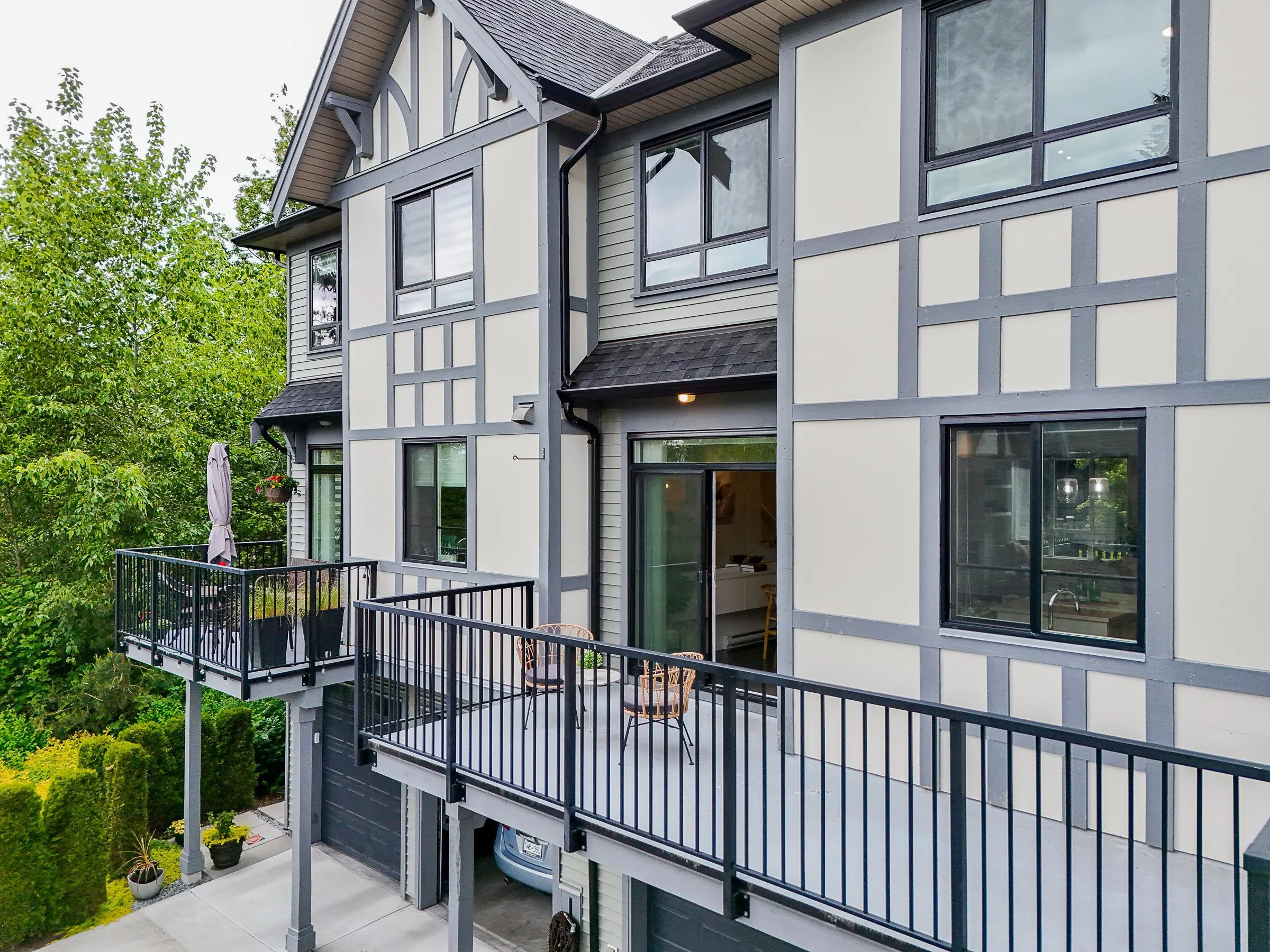 140 3500 Burke Village Promenade