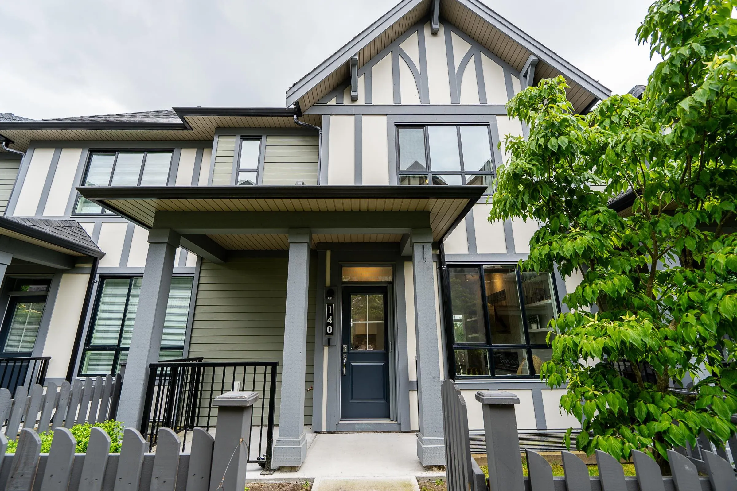 140 3500 Burke Village Promenade
