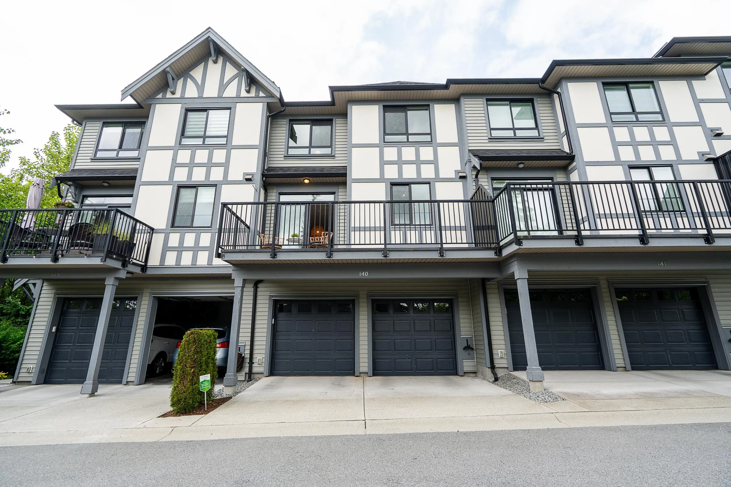 140 3500 Burke Village Promenade