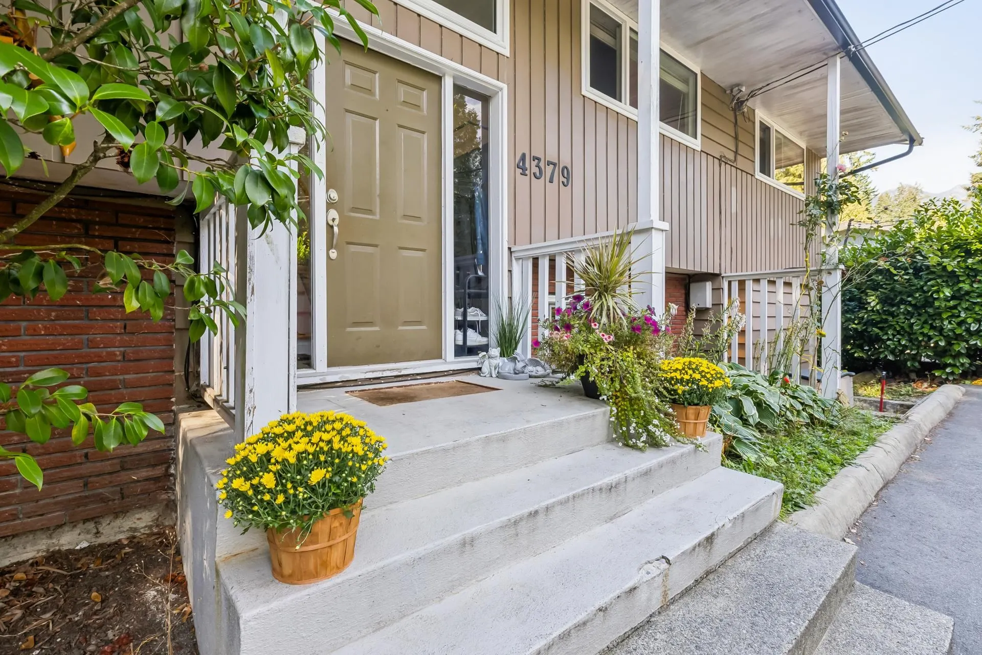 4379 Capilano Road