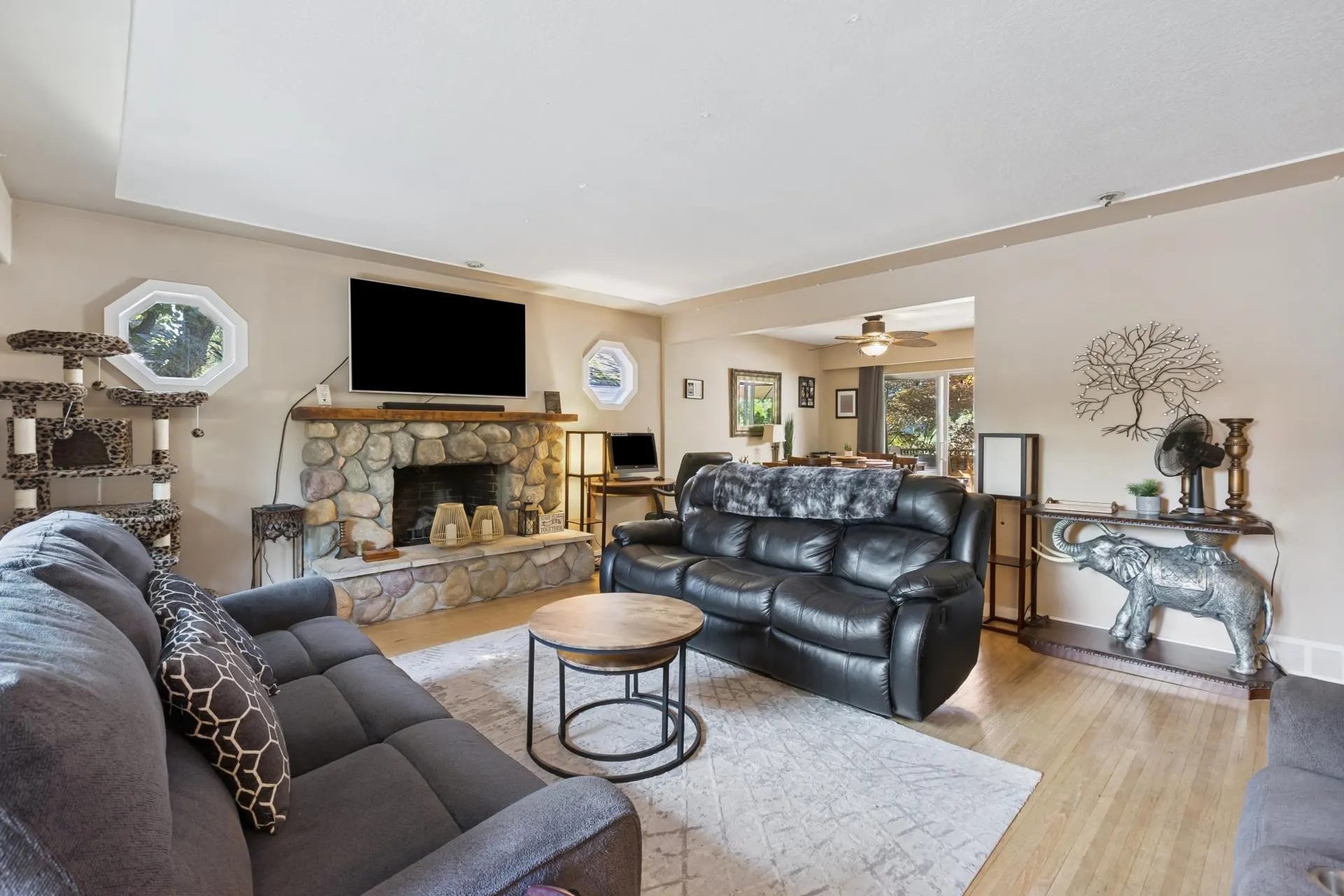 4379 Capilano Road