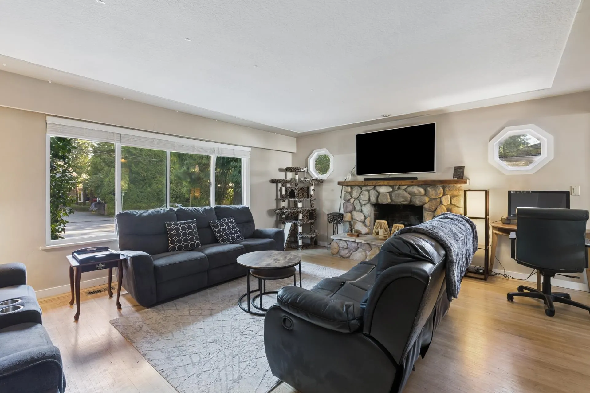 4379 Capilano Road