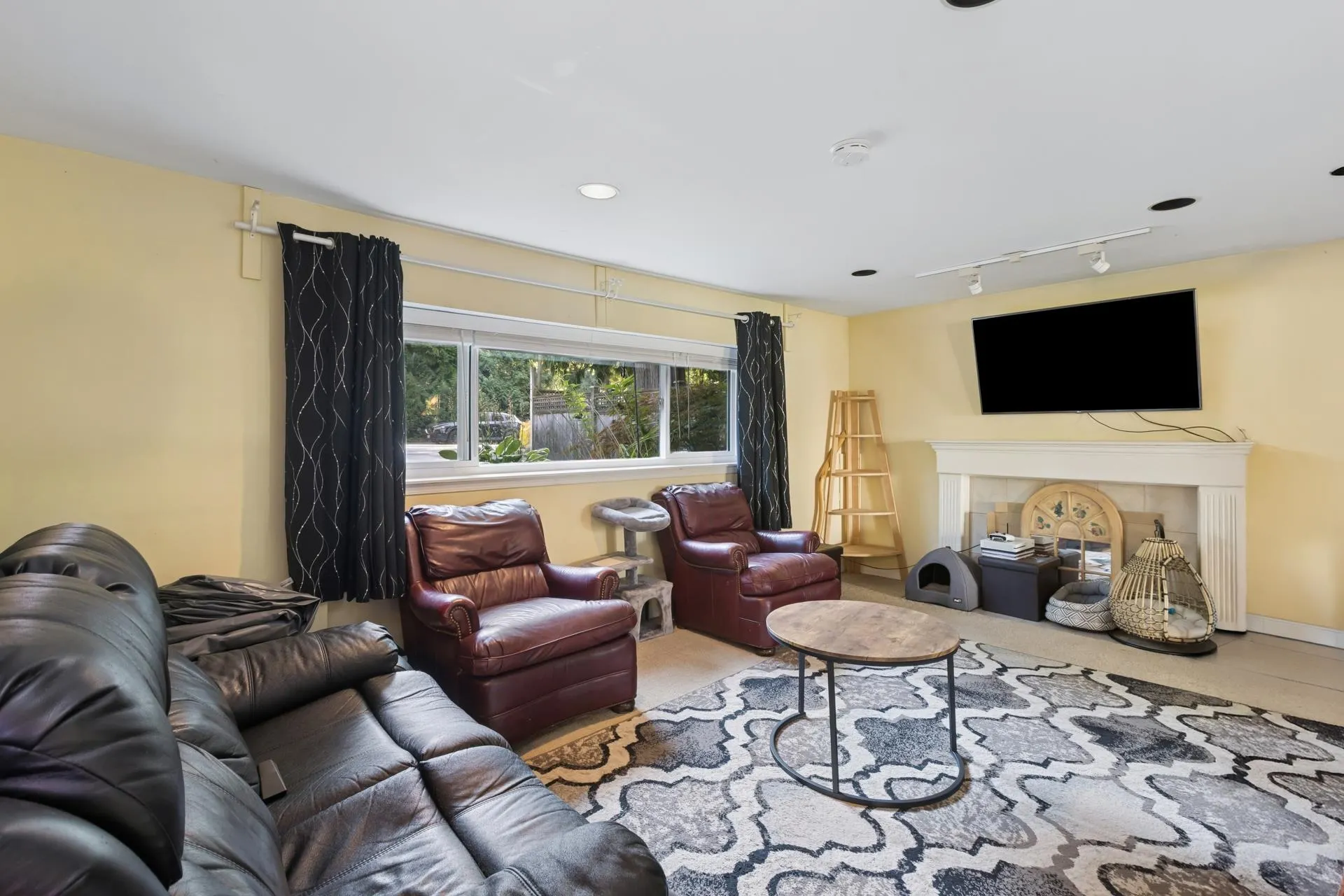4379 Capilano Road
