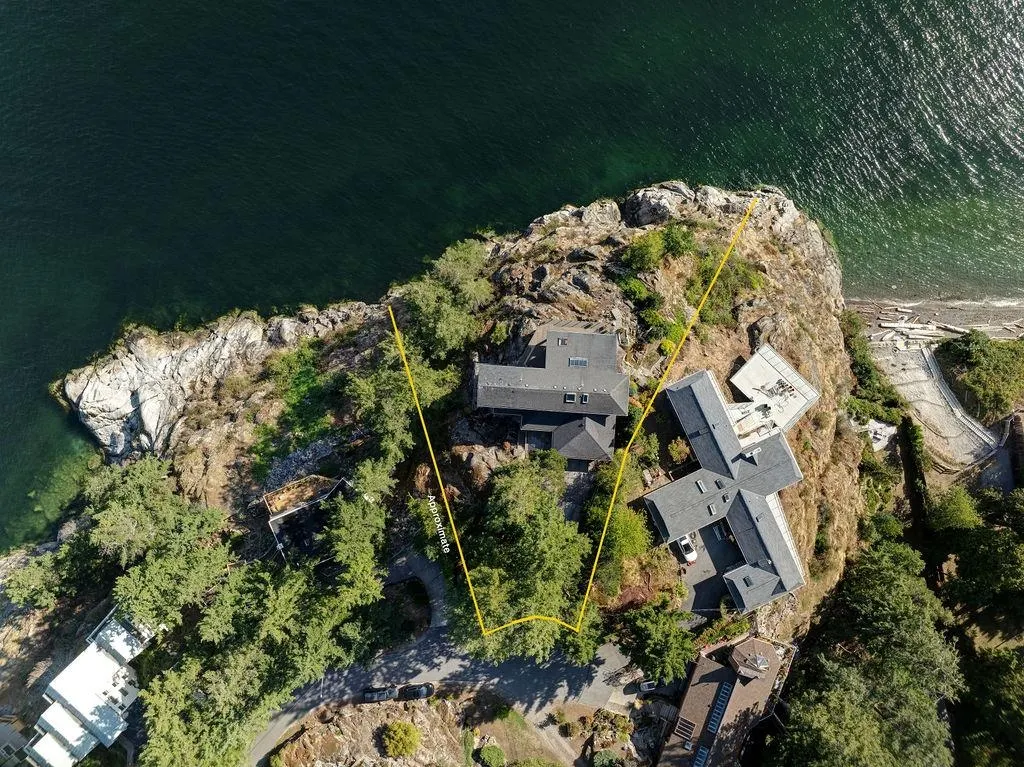 264 Arbutus Reach