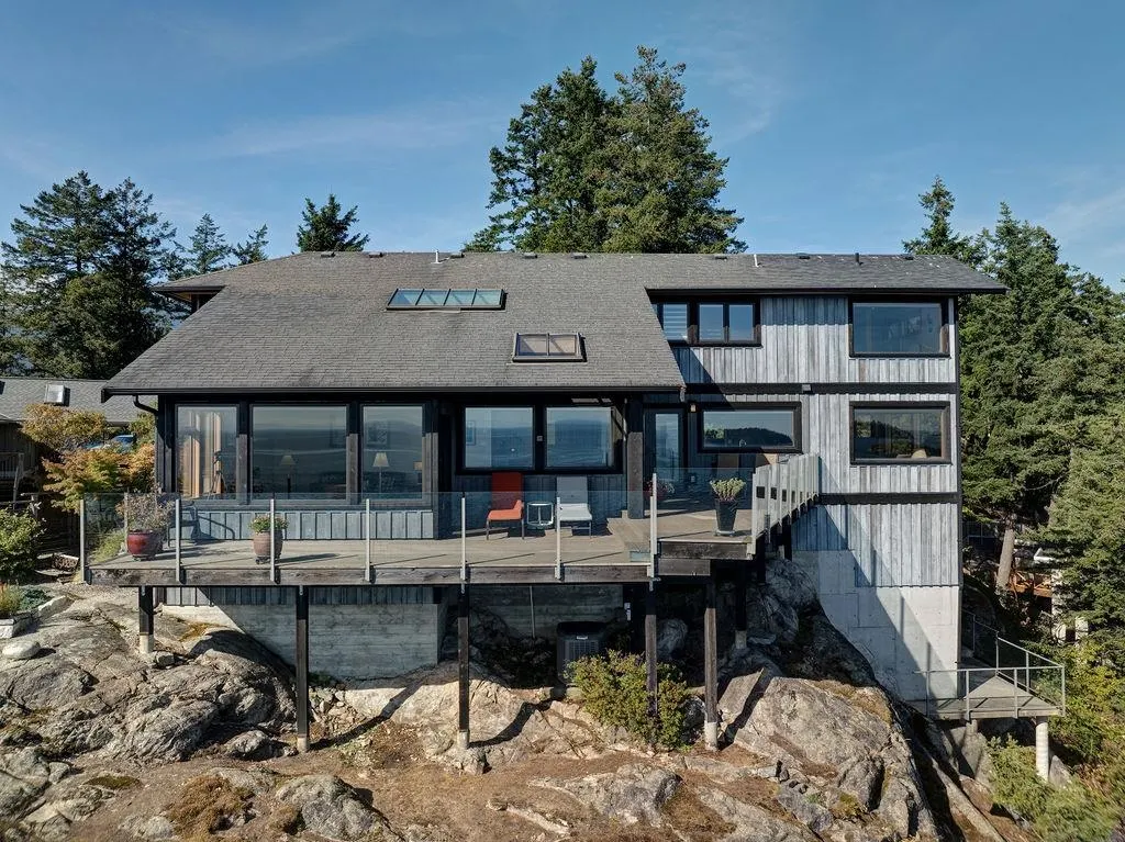 264 Arbutus Reach