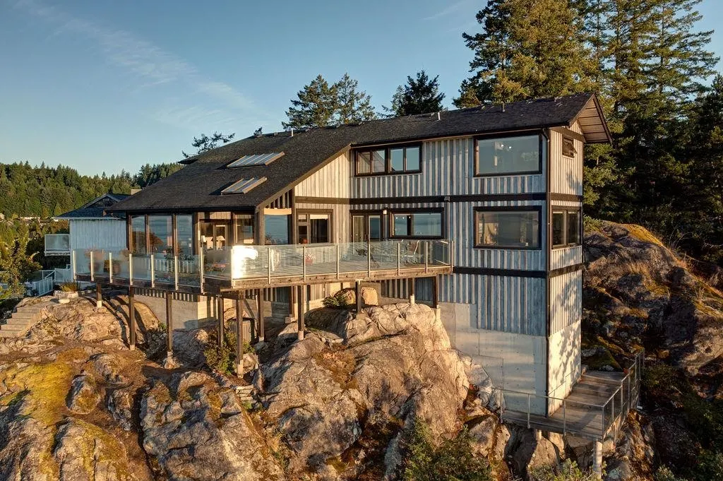 264 Arbutus Reach