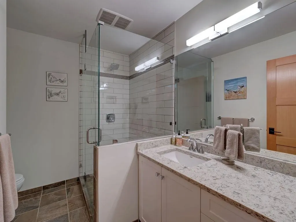 264 Arbutus Reach