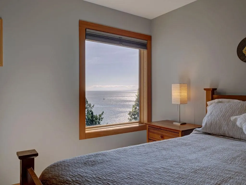 264 Arbutus Reach
