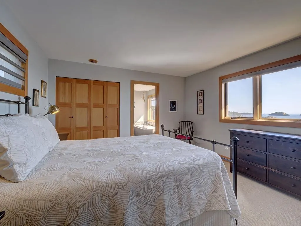 264 Arbutus Reach