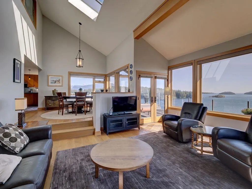 264 Arbutus Reach